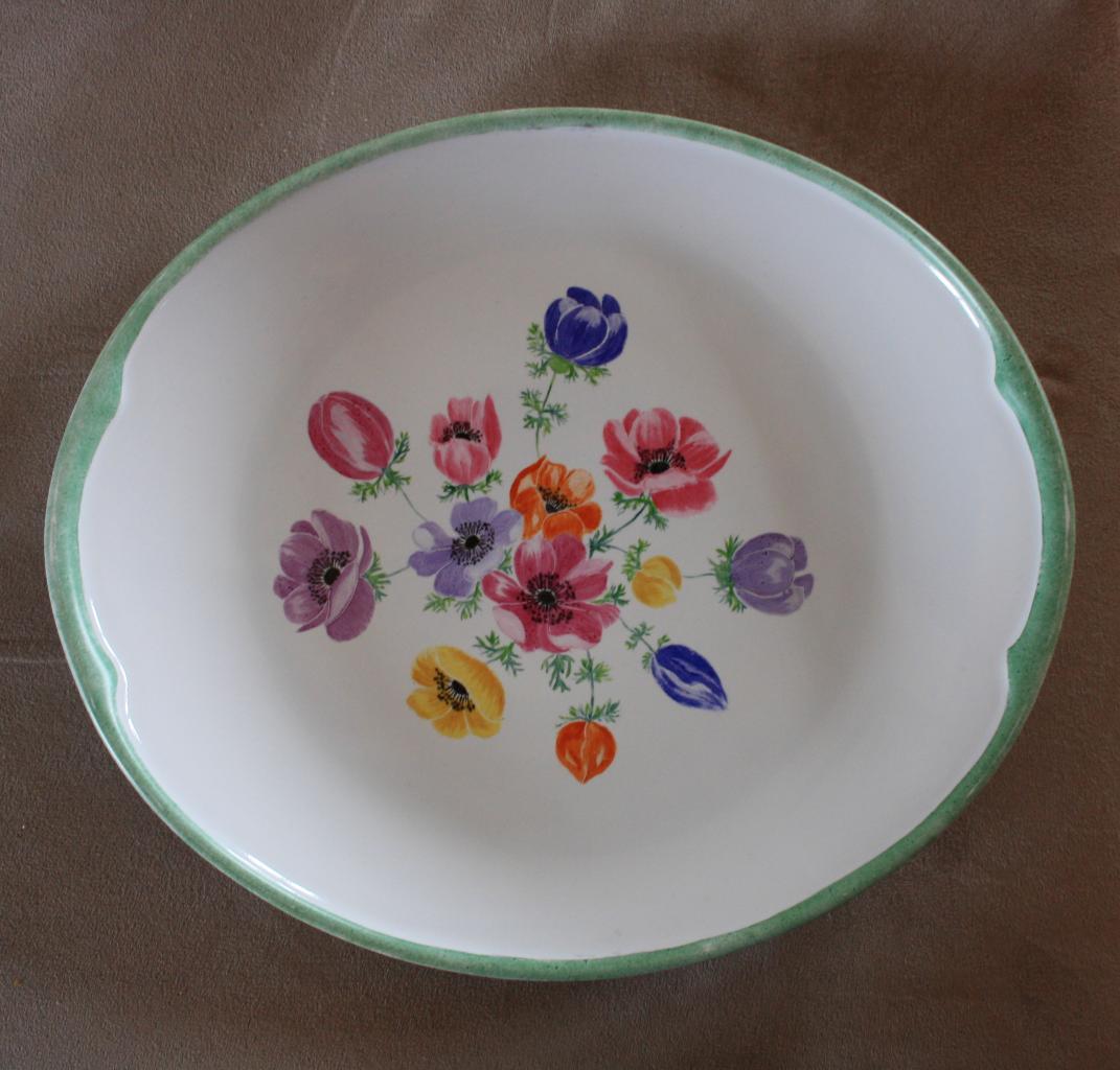 Plat au bouquet d'anémones